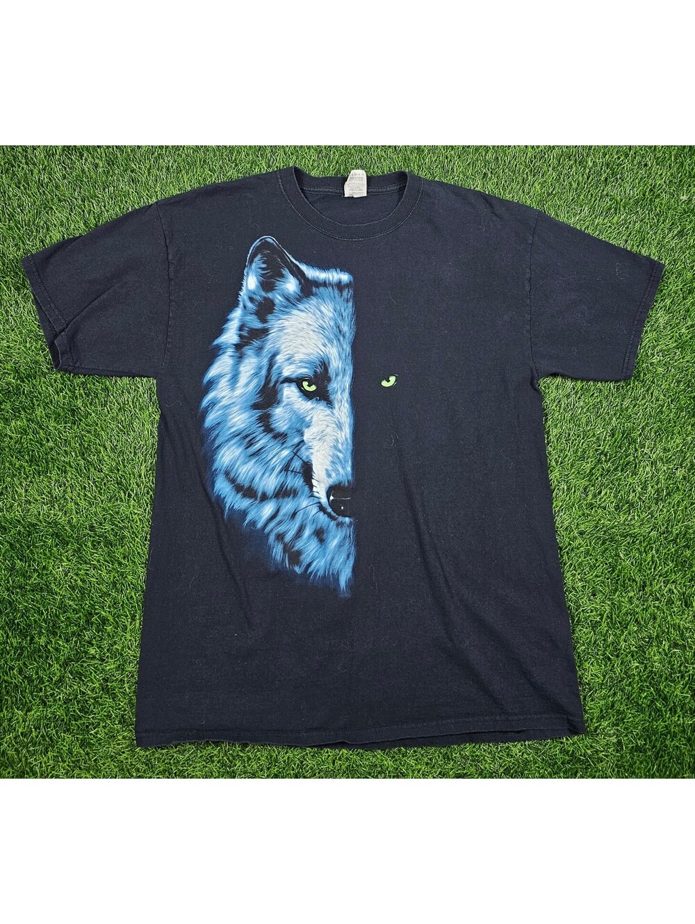 2000s Fruit of the Loom HD Cotton Black Wolf Graphic T Shirt Size Large